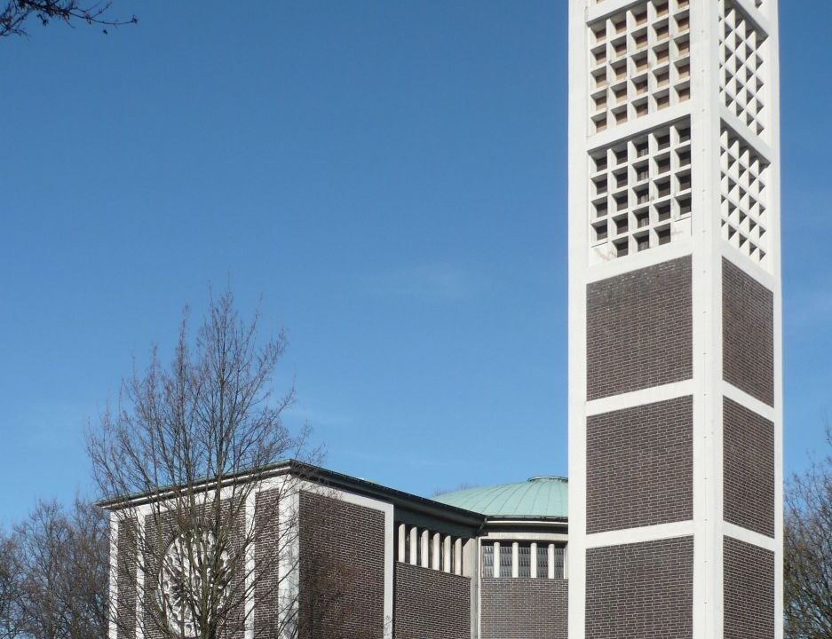 Die Kirche St. Stephanus in Essen-Holsterhausen, entworfen von Emil Jung (Aufnahme 2008)