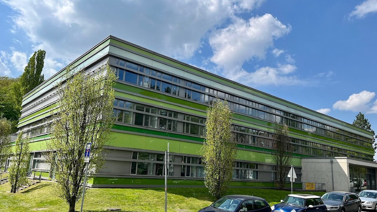 Gebäude des Westdeutschen Protonentherapiezentrums in Essen
