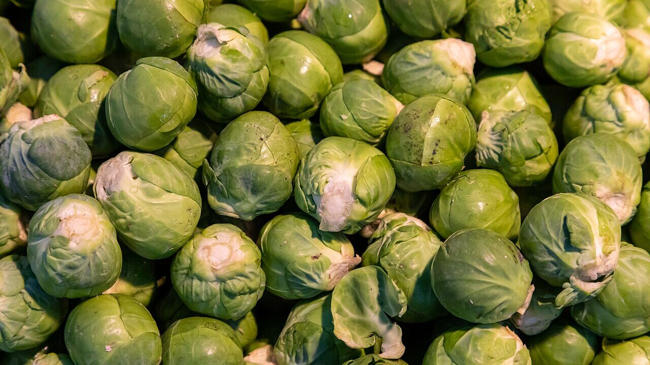 Gemüsestand auf einem Wochenmarkt in Nordrhein-Westfalen