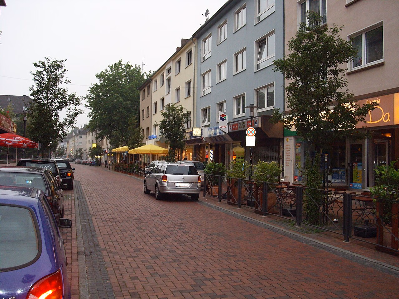 Die Gemarkenstraße, Einkaufsstraße in Essen-Holsterhausen