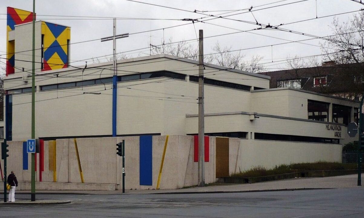 Die Melanchthonkirche in Holsterhausen, zu der das MelanchthonGemeindeZentrum (MGZ) gehört
