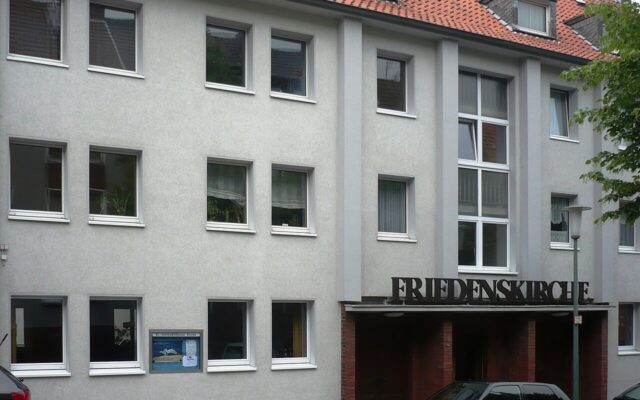 Friedenskirche (Evangelisch-methodistische Kirche) 1 menzelstrasse