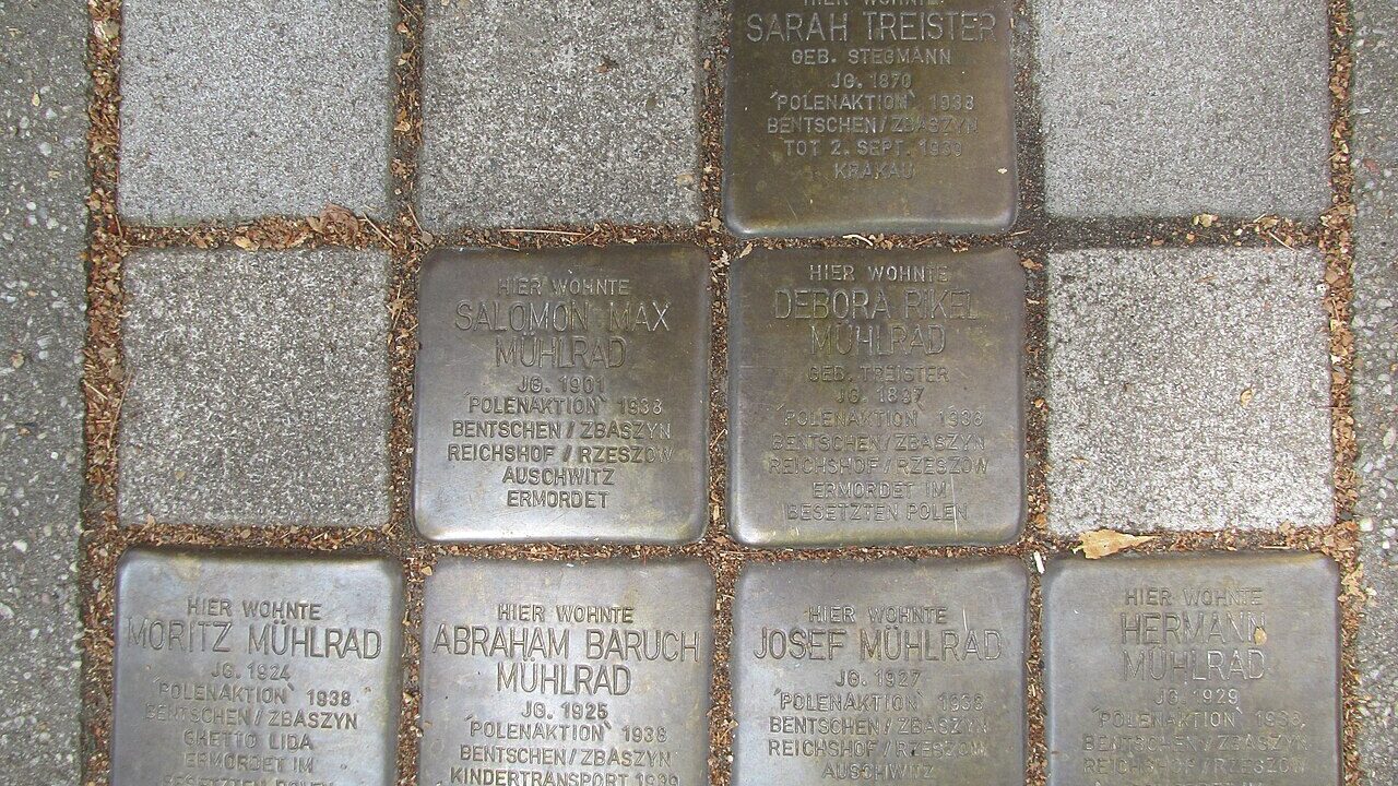 Stolpersteine vor dem Haus Münchener Straße 150 in Essen-Holsterhausen
